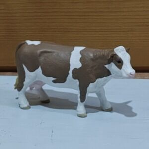 Schleich Simmental Cow Animal Farm Figure Pvc 2015 White Brown Barn Yard Bosnia